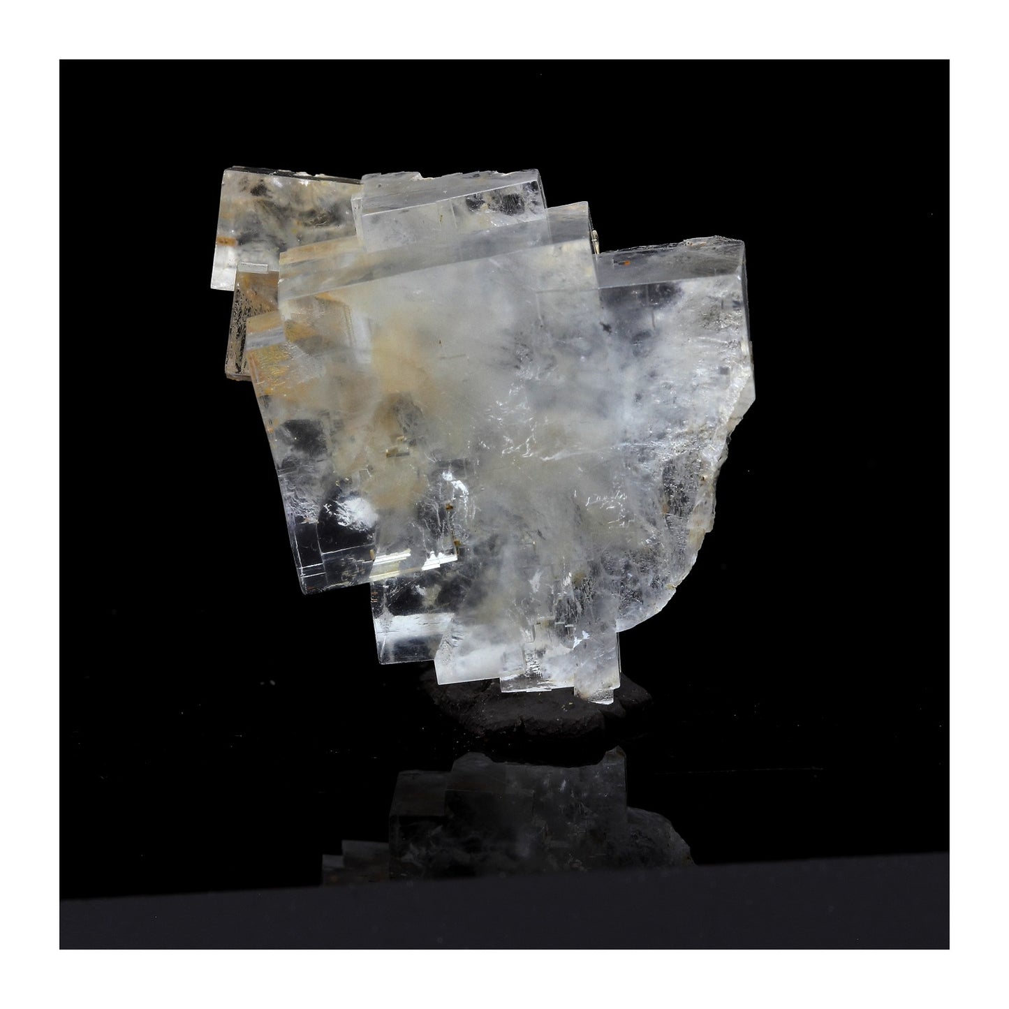 Fluorite. 76.7 carats. Langeac, Haute-Loire, France