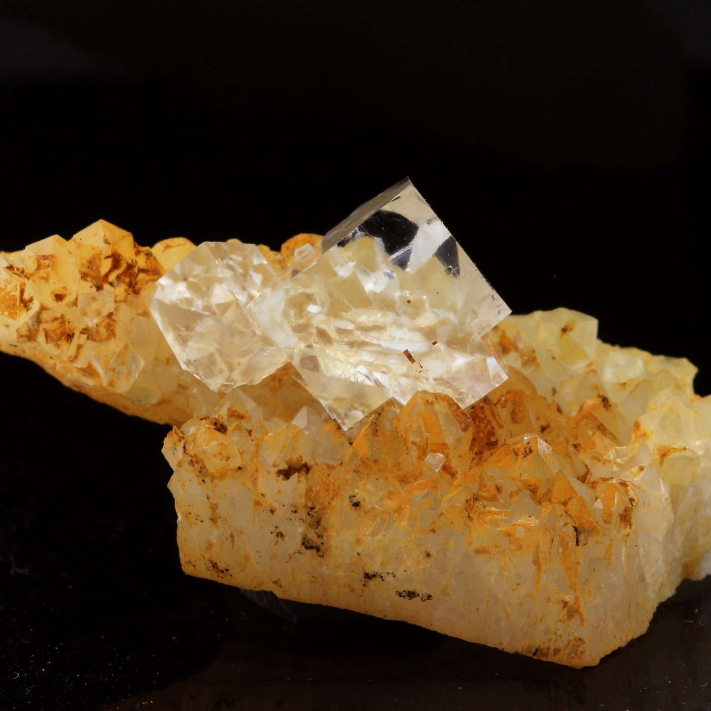 Fluorite + Quartz. 36.2 carats. Langeac, Haute-Loire, France