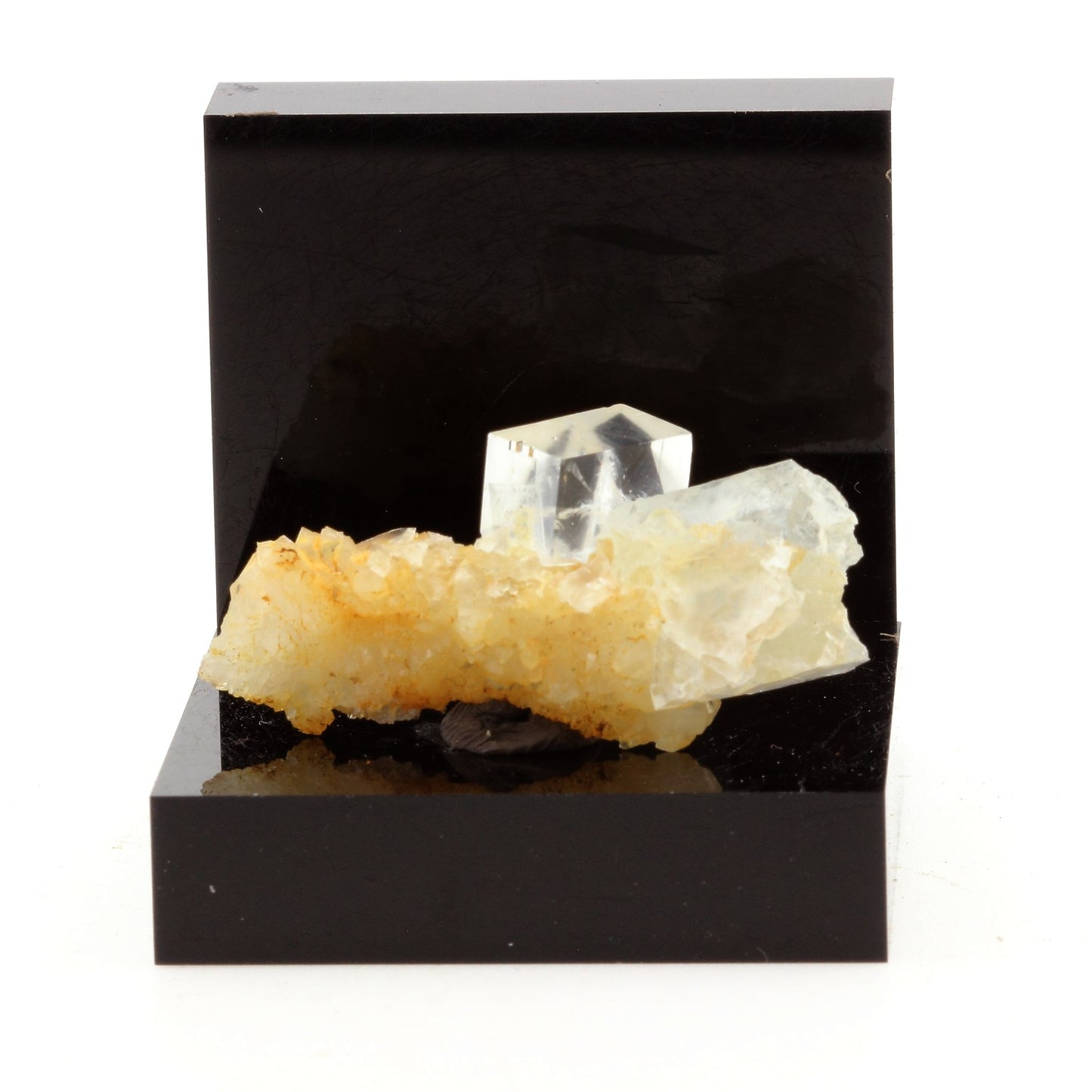 Fluorite + Quartz. 33.1 carats. Langeac, Haute-Loire, France