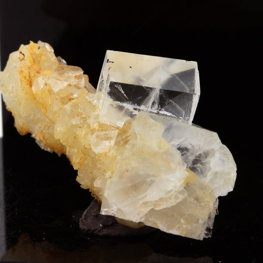 Fluorite + Quartz. 33.1 carats. Langeac, Haute-Loire, France