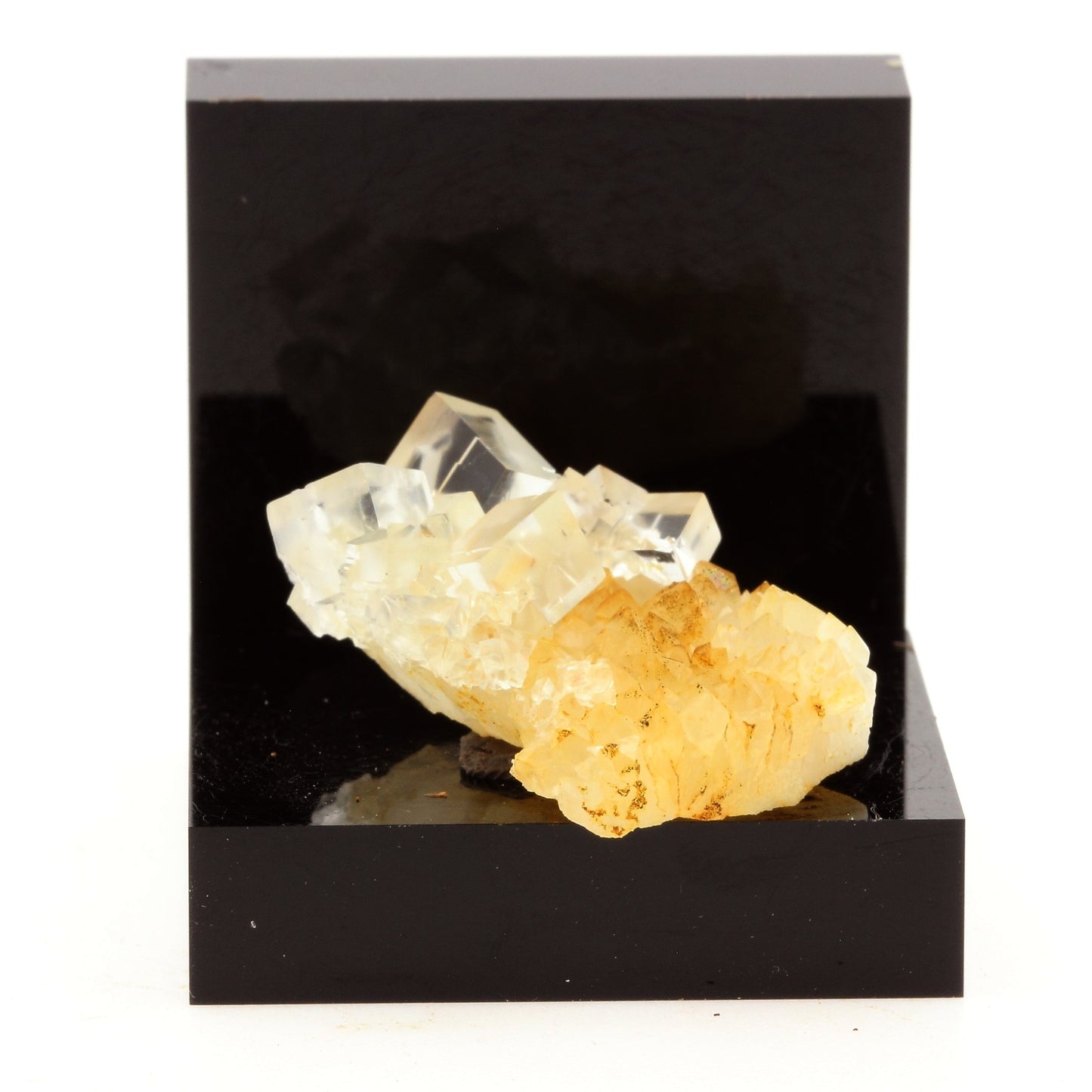 Fluorite + Quartz. 60.1 carats. Langeac, Haute-Loire, France