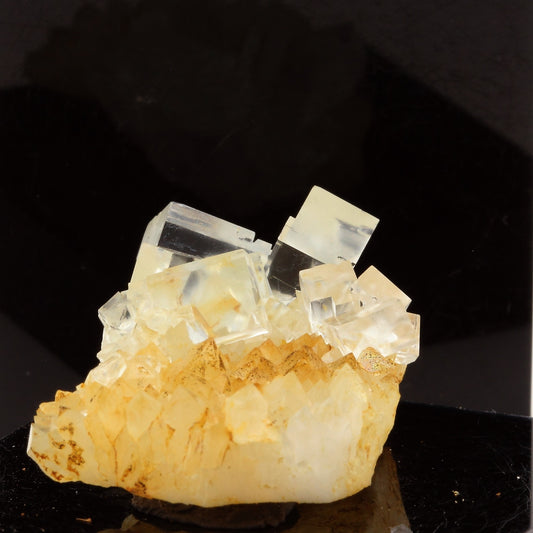 Fluorite + Quartz. 60.1 carats. Langeac, Haute-Loire, France