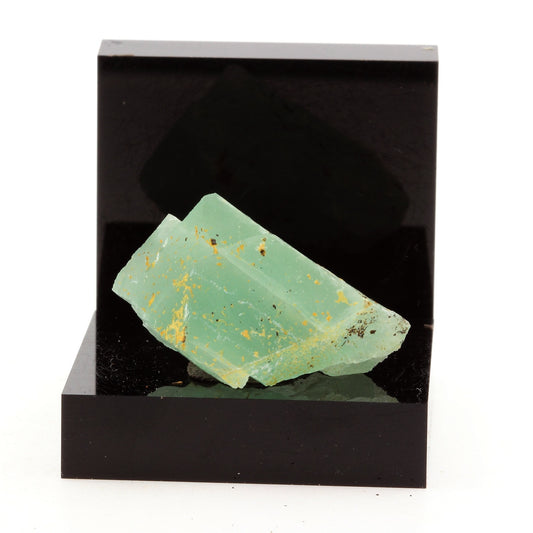 Fluorite. 90.4 carats. Langeac, Haute-Loire, France