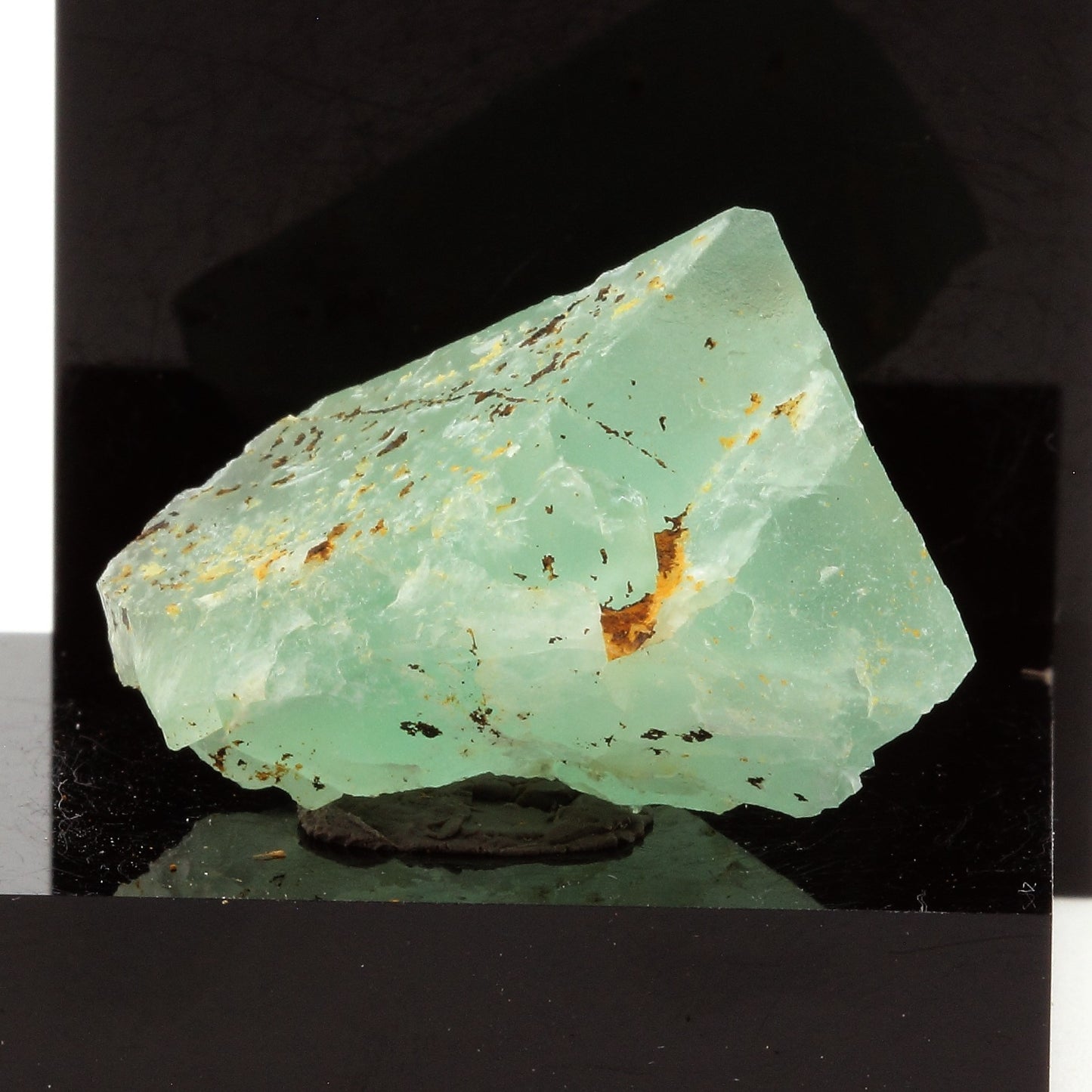 Fluorite. 90.4 carats. Langeac, Haute-Loire, France