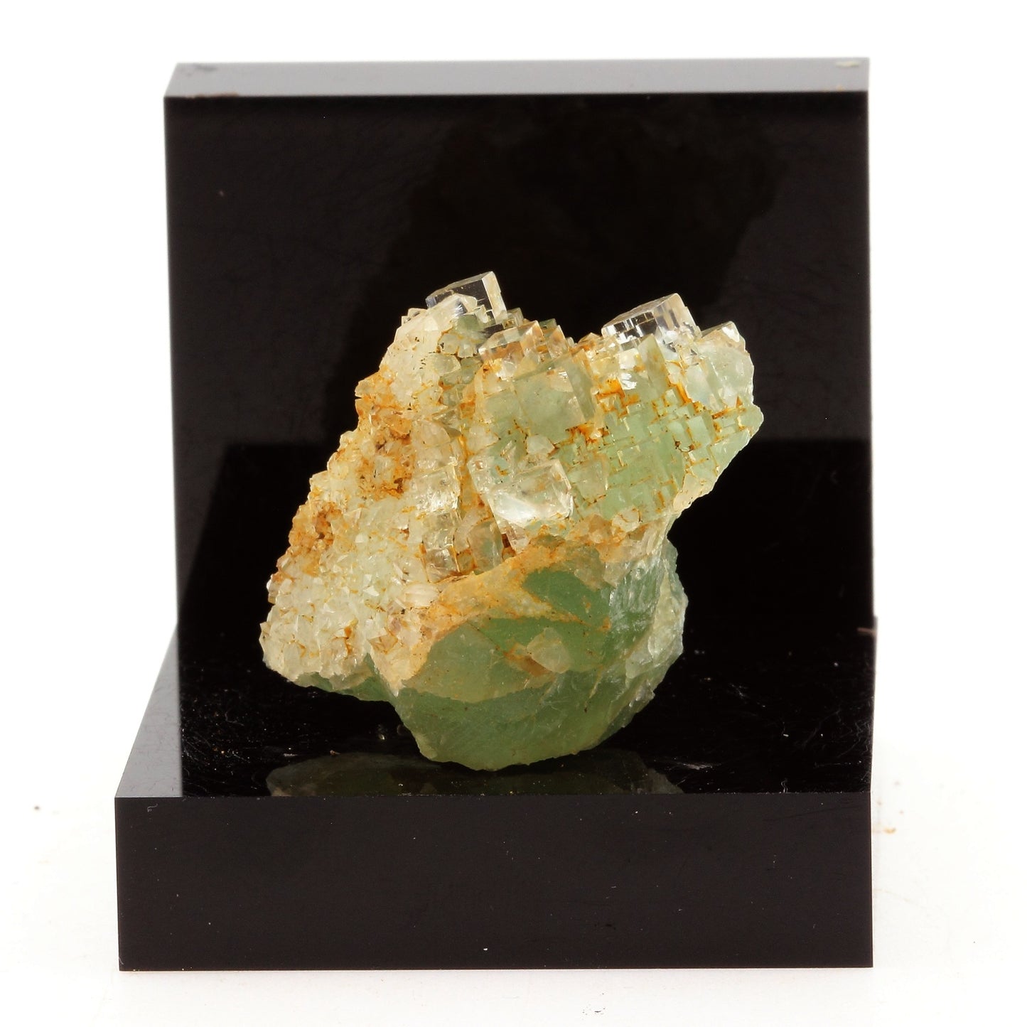 Fluorite + Quartz. 89.5 carats. Langeac, Haute-Loire, France