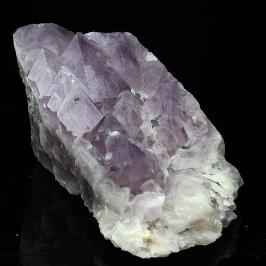 Améthyste. 1649.0 carats. Les Isserts, Saint-Jacques-d'Ambur, Puy-de-Dôme, France