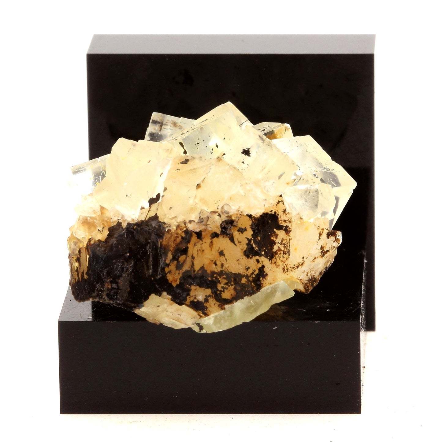 Fluorite + Quartz. 85.9 carats. Langeac, Haute-Loire, France