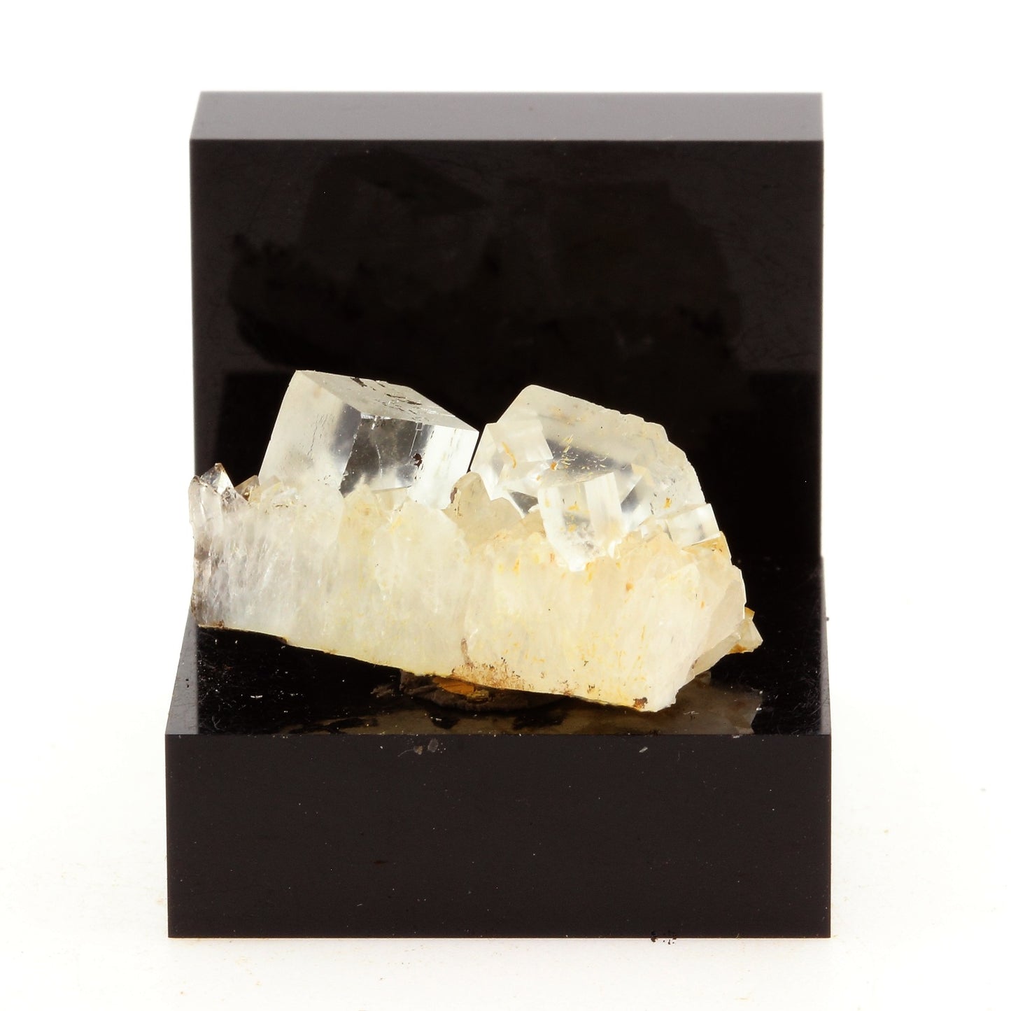 Fluorite + Quartz. 30.4 carats. Langeac, Haute-Loire, France