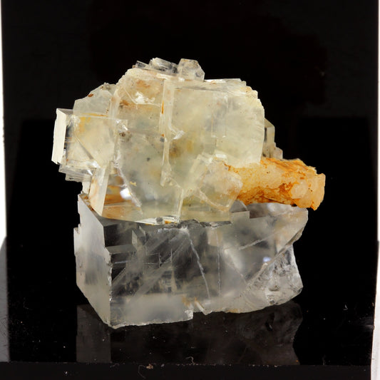 Fluorite. 85.0 carats. Langeac, Haute-Loire, France