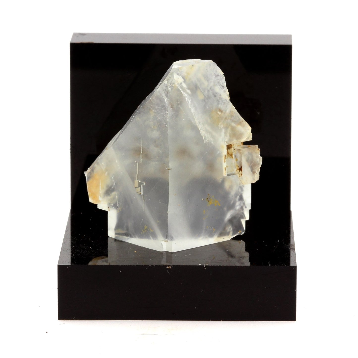 Fluorite. 98.3 carats. Langeac, Haute-Loire, France