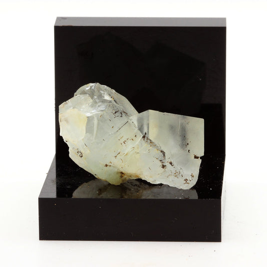 Fluorite. 108.4 carats. Langeac, Haute-Loire, France