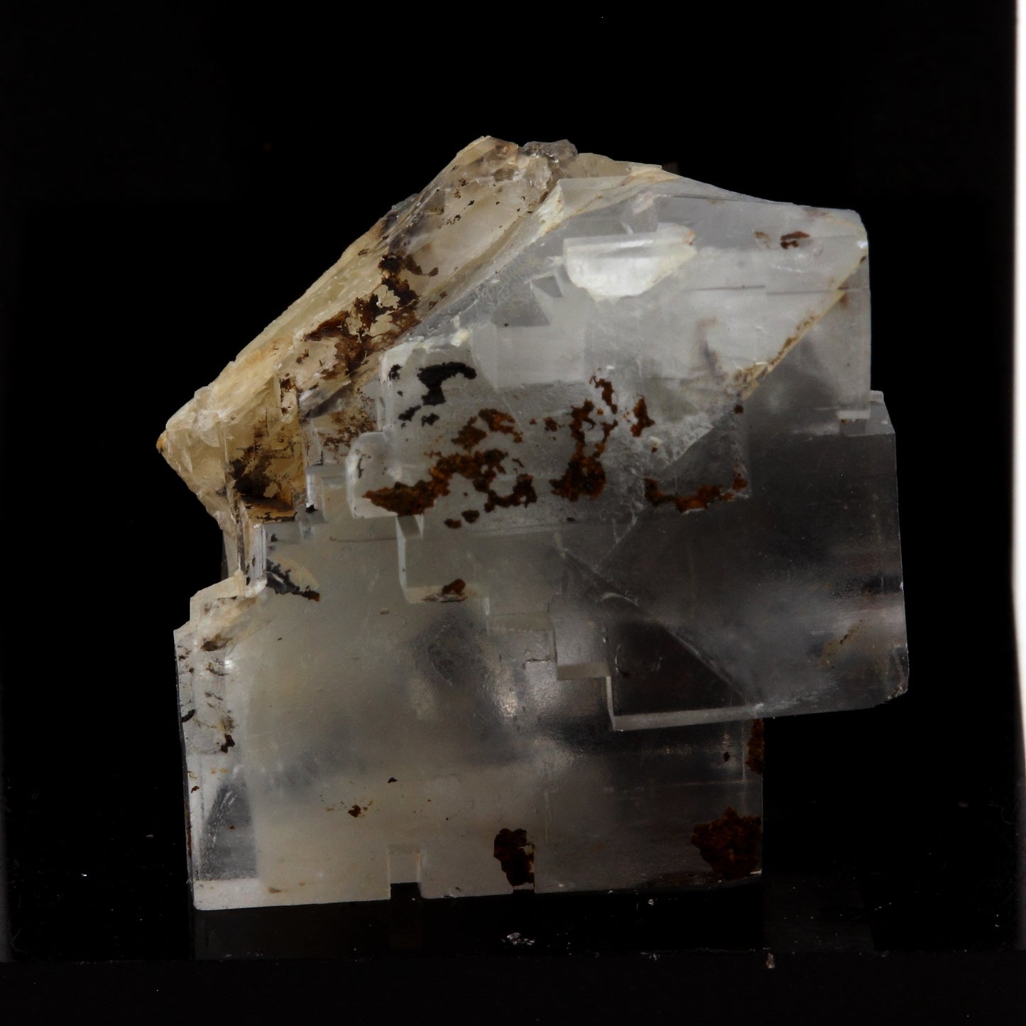 Fluorite. 67.4 carats. Langeac, Haute-Loire, France