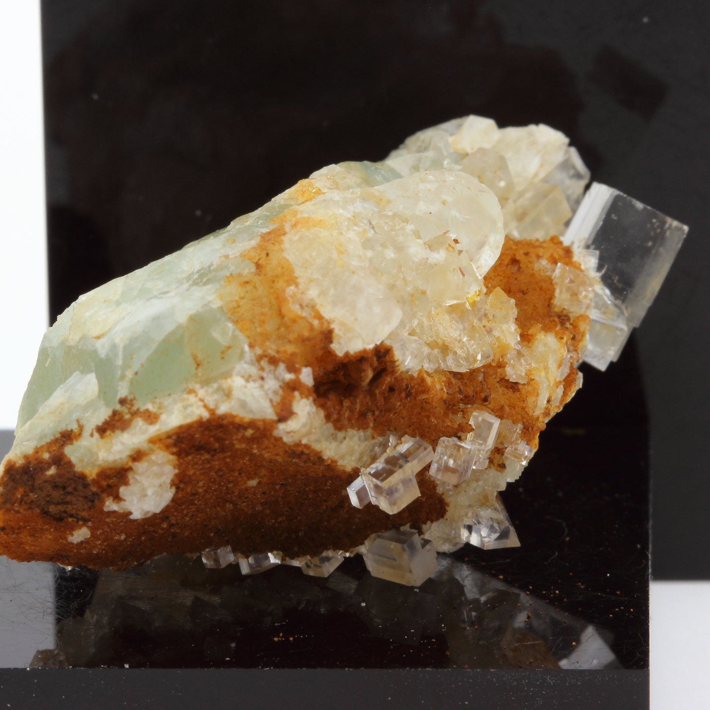 Fluorite + Quartz. 156.4 carats. Langeac, Haute-Loire, France