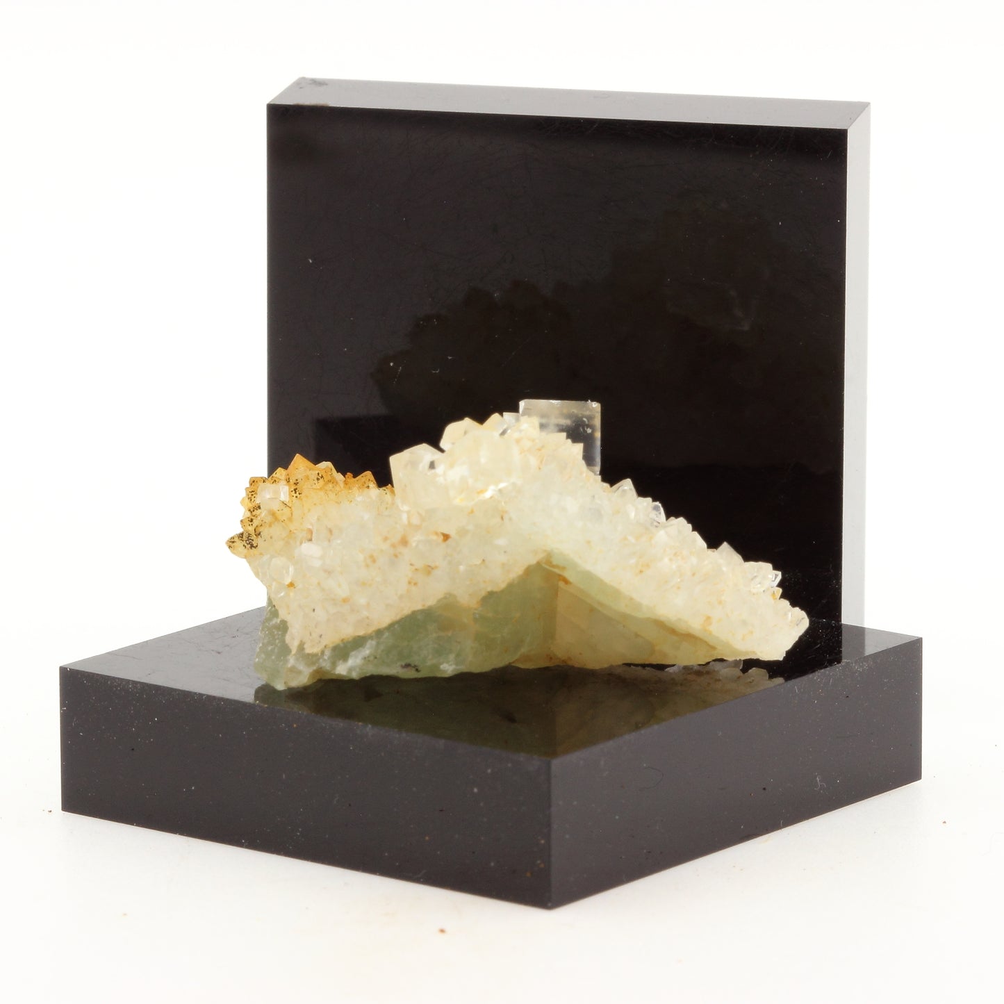 Fluorite + Quartz. 71.2 carats. Langeac, Haute-Loire, France