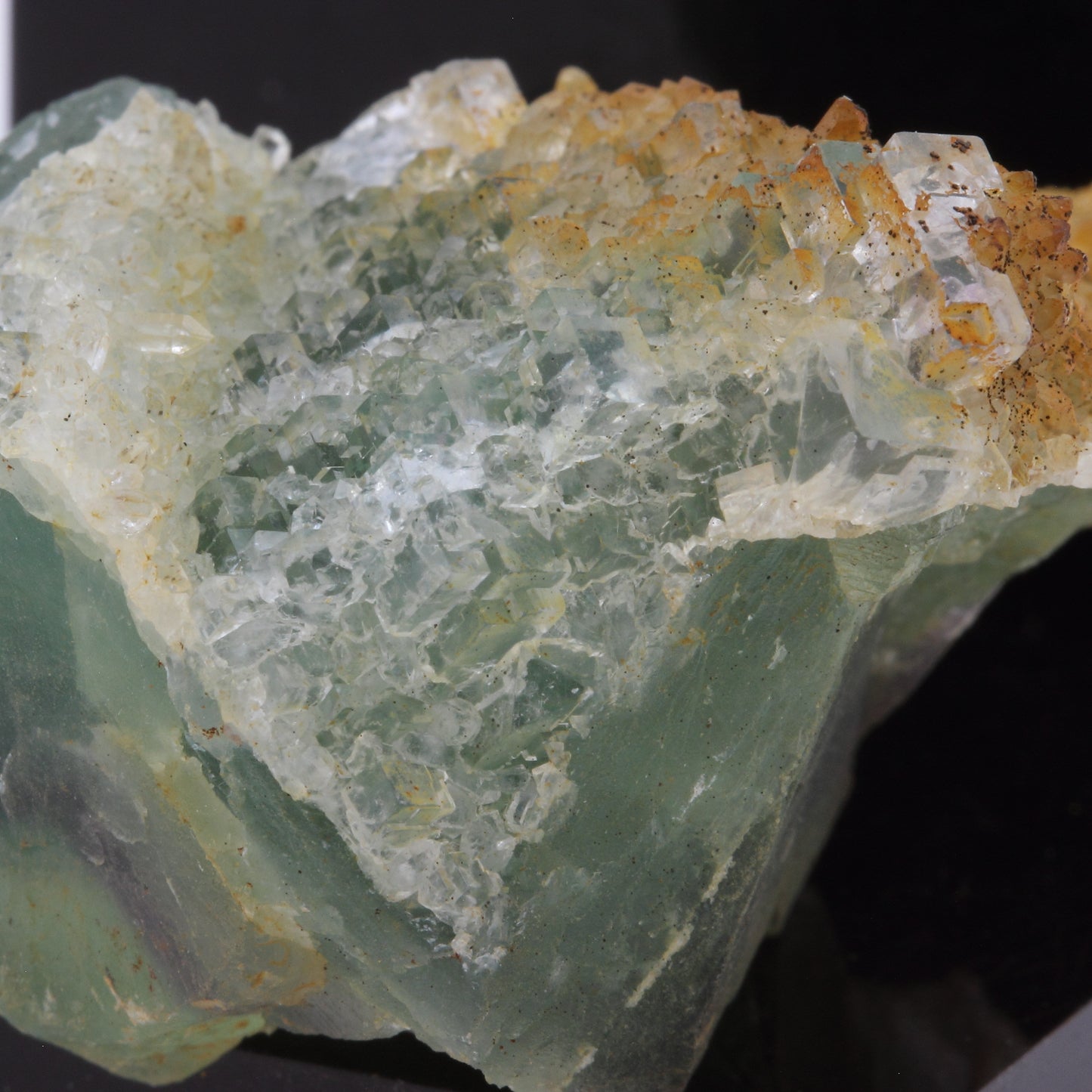 Fluorite + Quartz. 252.6 carats. Langeac, Haute-Loire, France