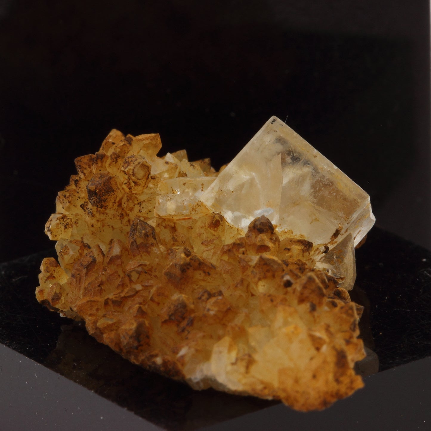Fluorite + Quartz. 31.1 carats. Langeac, Haute-Loire, France