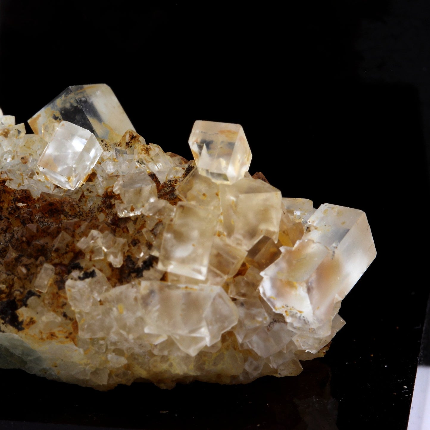Fluorite + Quartz. 122.9 carats. Langeac, Haute-Loire, France