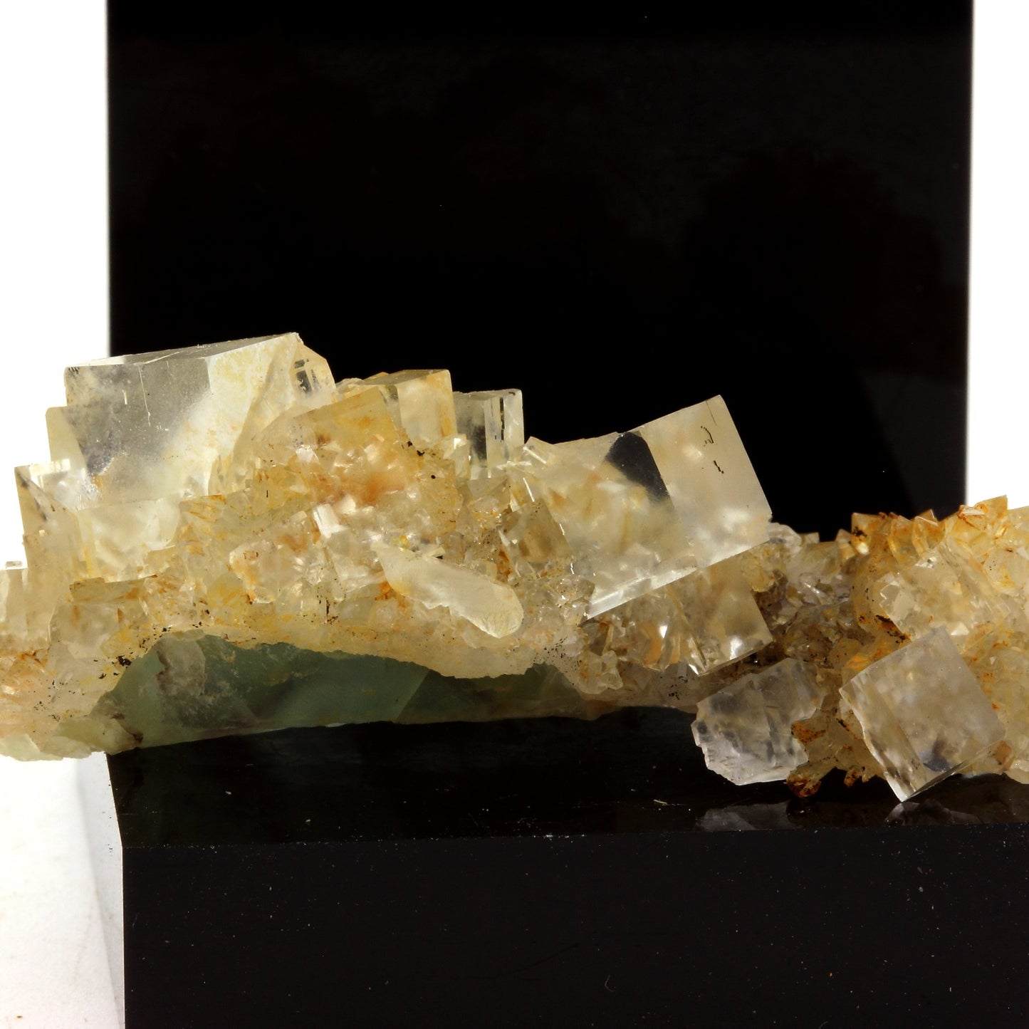 Fluorite + Quartz. 89.4 carats. Langeac, Haute-Loire, France