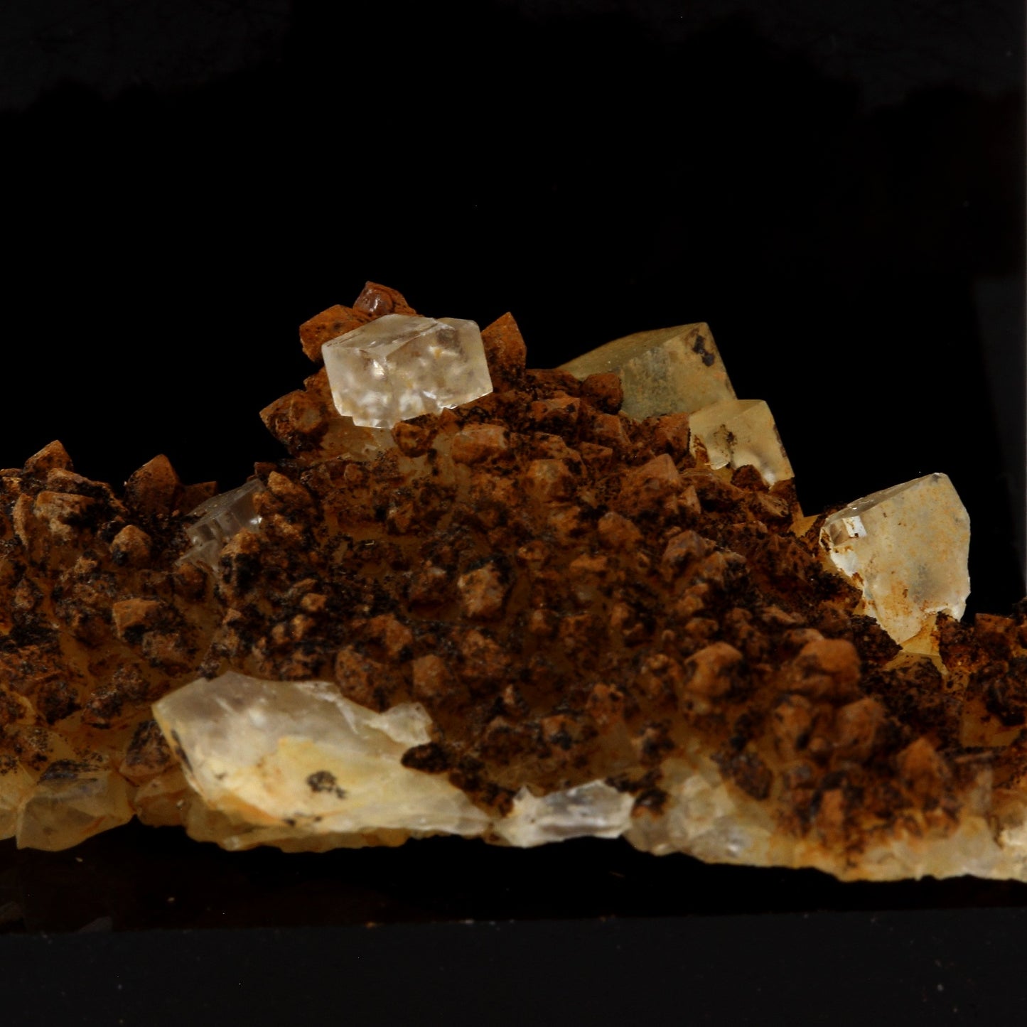 Fluorite + Quartz. 89.5 carats. Langeac, Haute-Loire, France