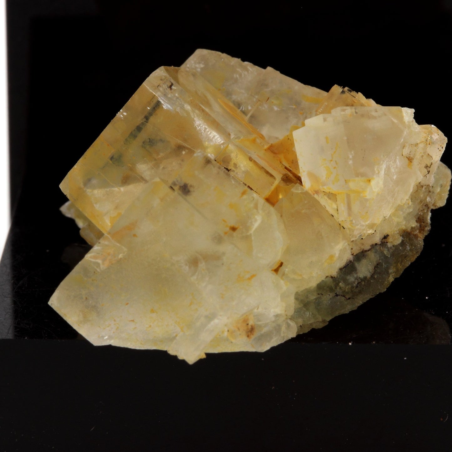 Fluorite + Quartz. 47.1 carats. Langeac, Haute-Loire, France