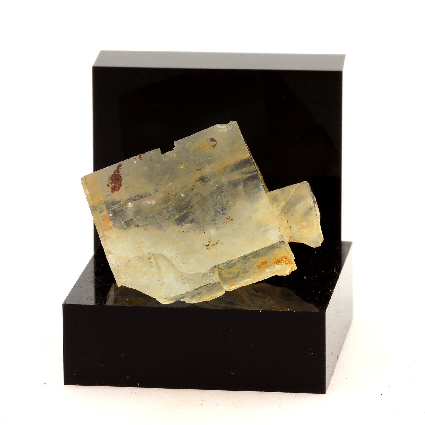 Fluorite. 70.3 carats. Langeac, Haute-Loire, France