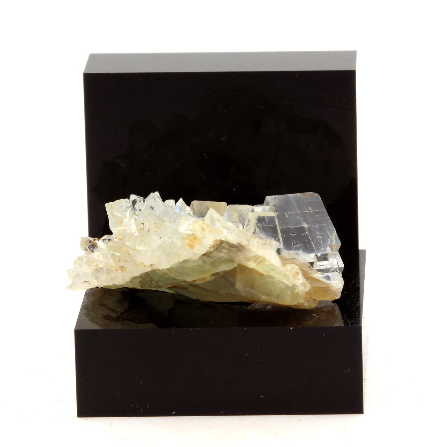 Fluorite + Quartz. 41.2 carats. Langeac, Haute-Loire, France