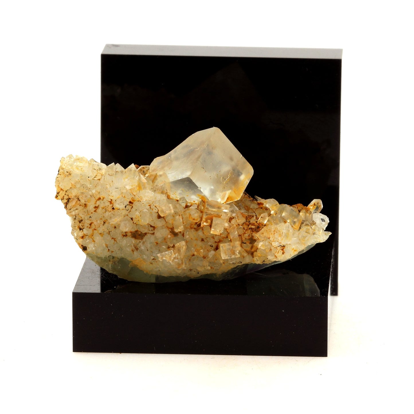 Fluorite + Quartz. 105.8 carats. Langeac, Haute-Loire, France