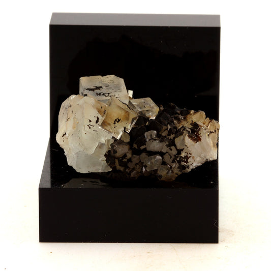 Fluorite + Quartz. 37.1 carats. Langeac, Haute-Loire, France