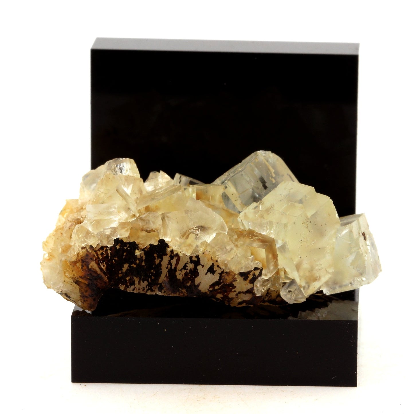 Fluorite + Quartz. 130.3 carats. Langeac, Haute-Loire, France