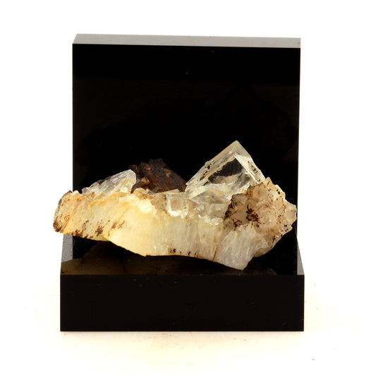 Fluorite + Quartz. 91.3 carats. Langeac, Haute-Loire, France