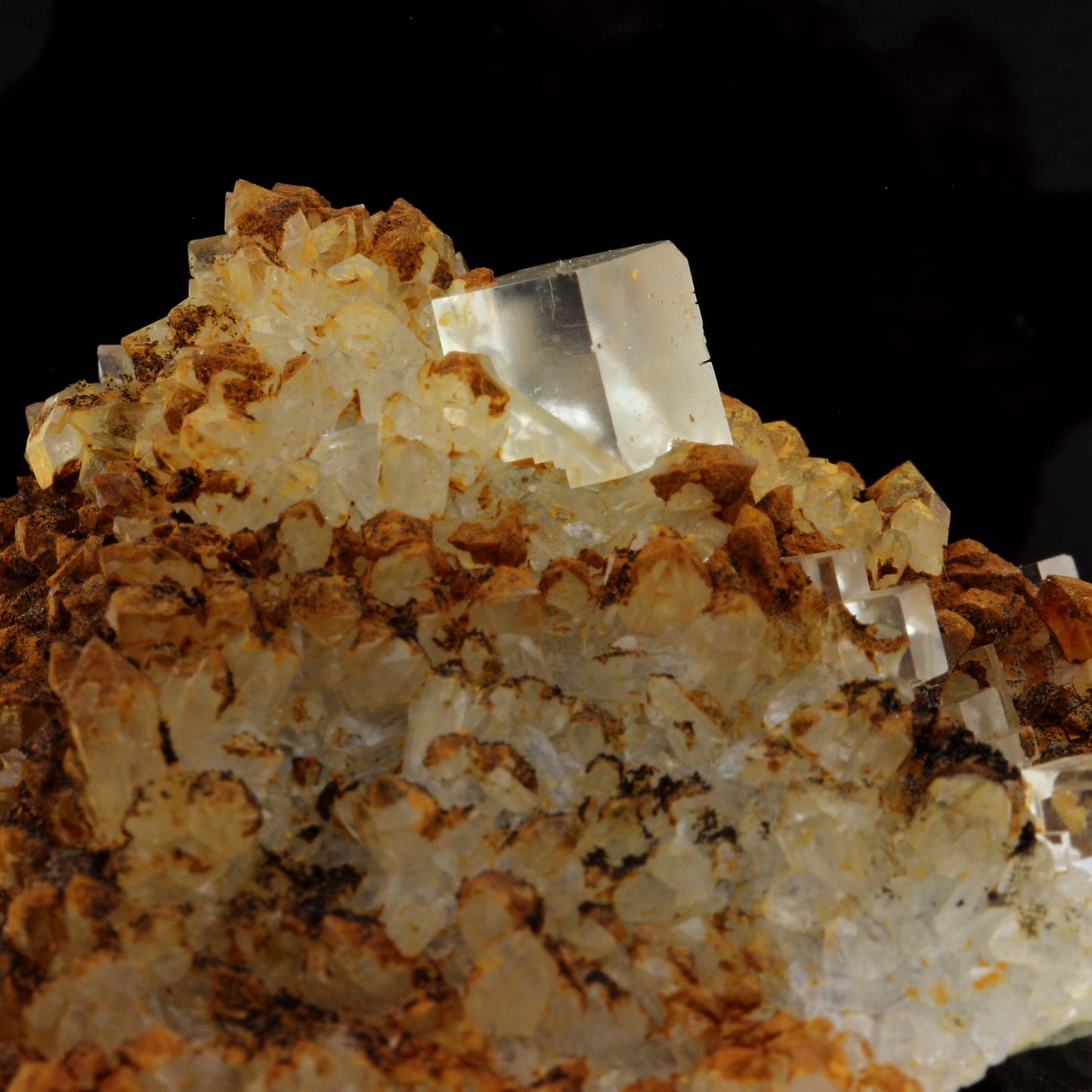 Fluorite + Quartz. 202.4 carats. Langeac, Haute-Loire, France