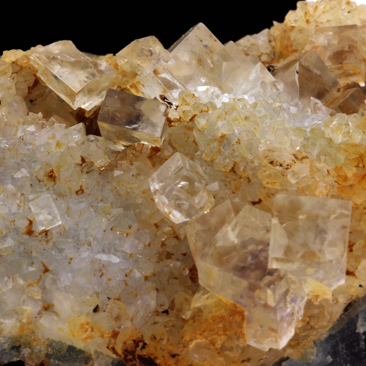 Fluorite  + Quartz. 983.1 carats. Langeac, Haute-Loire, France