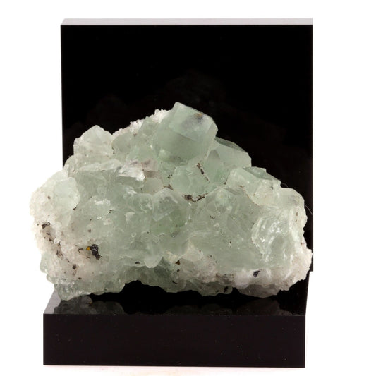 Fluorite + Calcite. 350.5 carats. Hunan Province, Chine