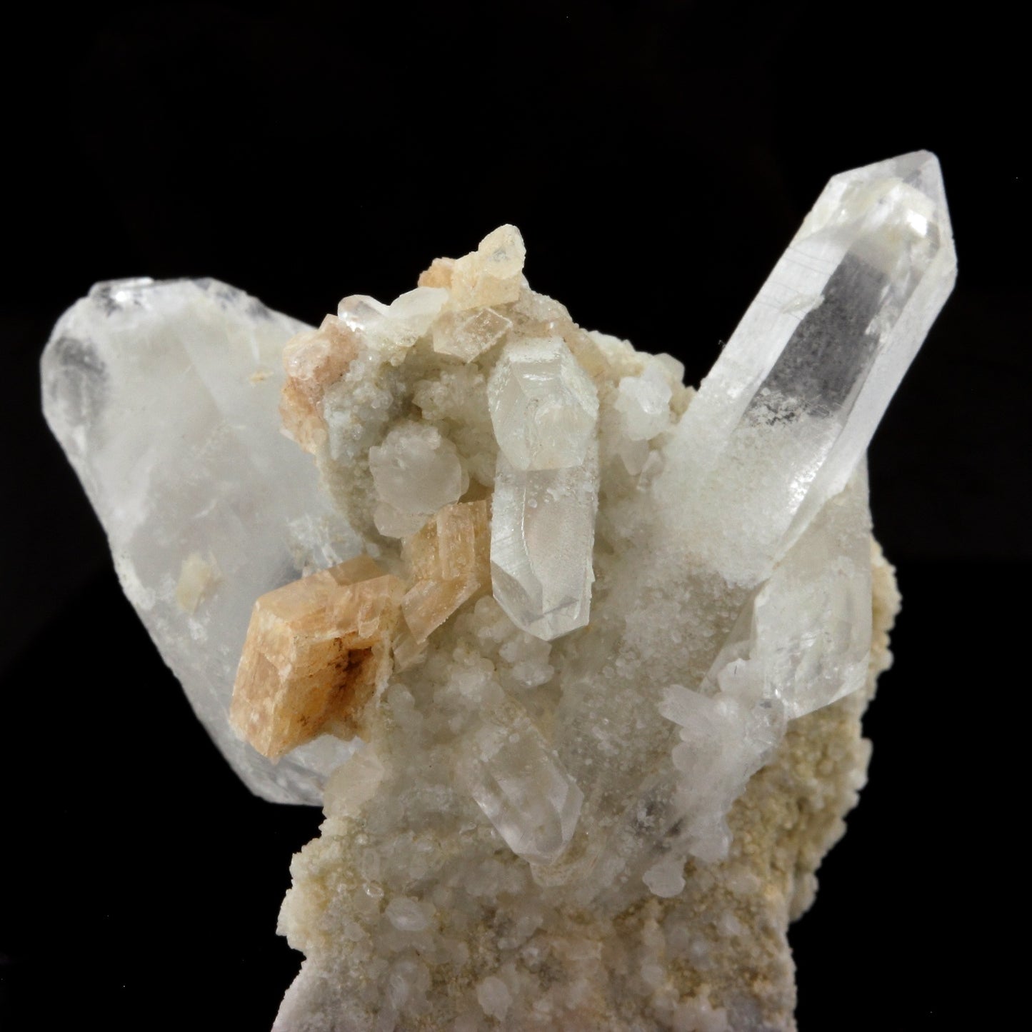 Quartz + Dolomite. 103.0 carats. Luzenac, Ariège, France