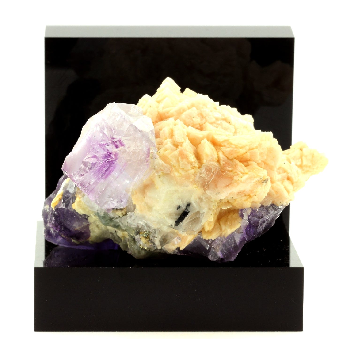 Fluorite + Dolomite. 1710.0 carats. Shangbao Mine, Hunan, Chine