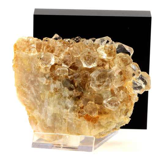 Fluorite + Quartz. 1490.0 carats. Huanggangliang Mine, Mongolie, Chine