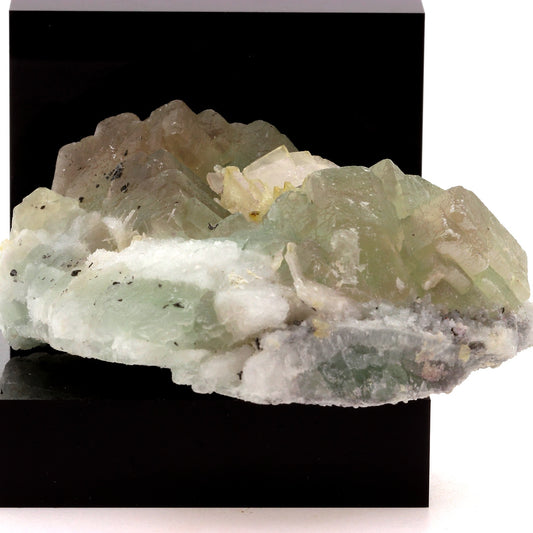 Fluorite + Baryte. 2680.0 carats. Fontsante Mine, Tanneron, Var, France