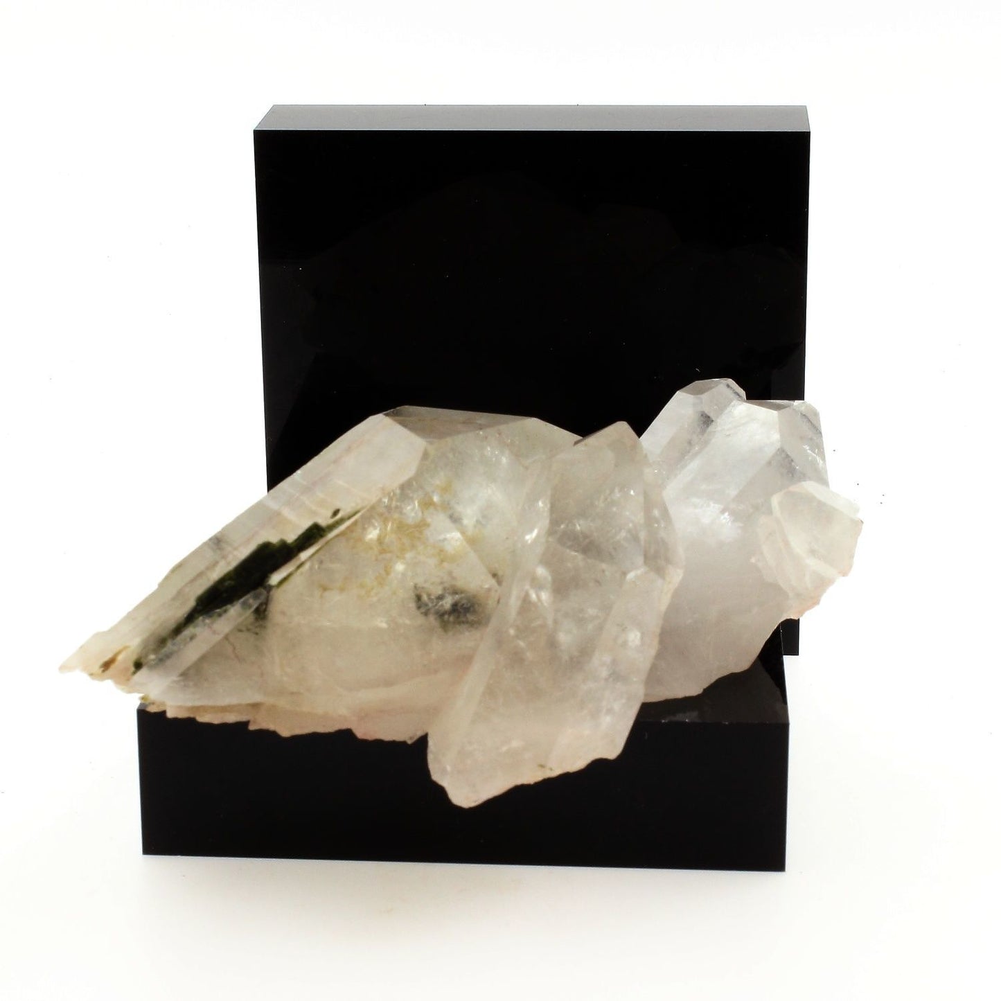 Quartz + Epidote. 1090.1 carats. Caetité, Bahia, Brésil