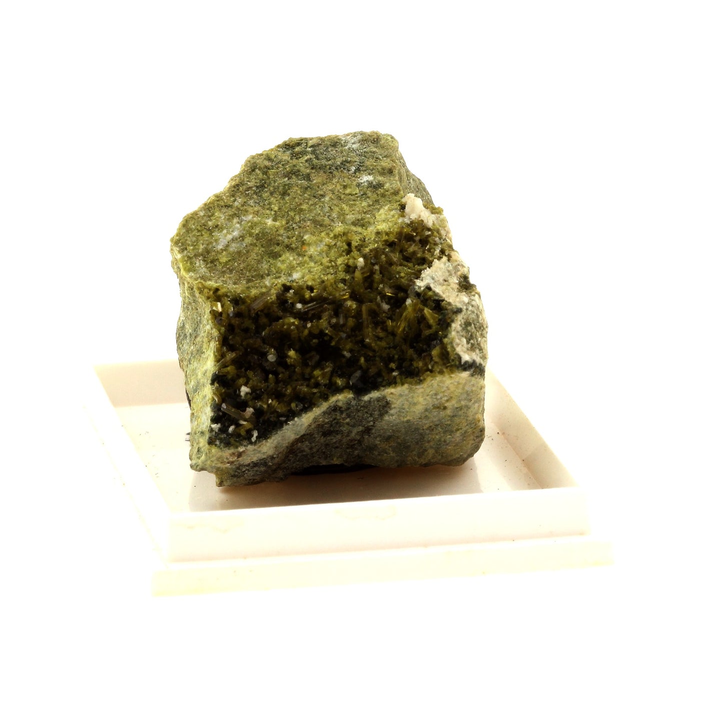 Epidote. 259.1 carats. Gunggl valley, Tyrol, Autriche