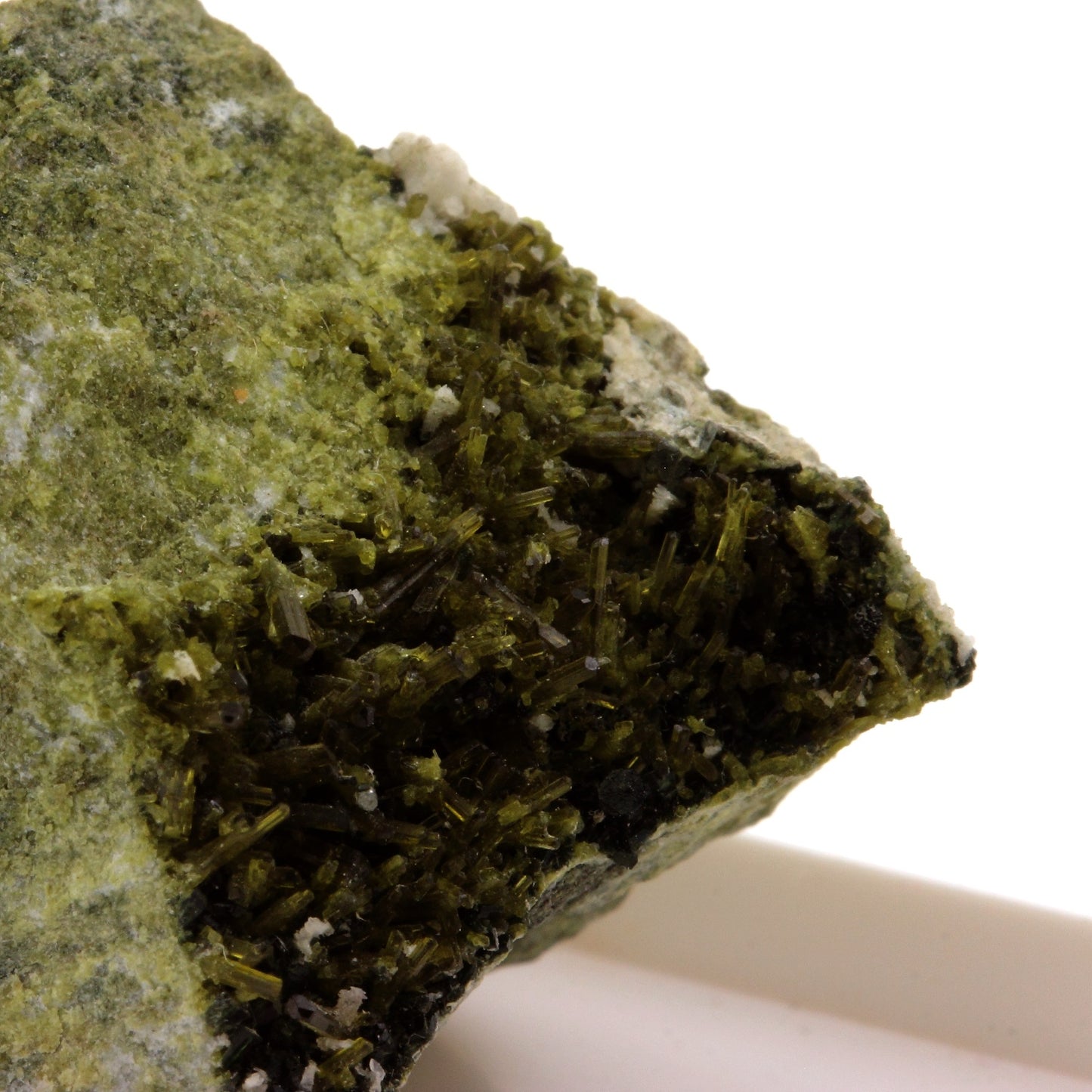 Epidote. 259.1 carats. Gunggl valley, Tyrol, Autriche