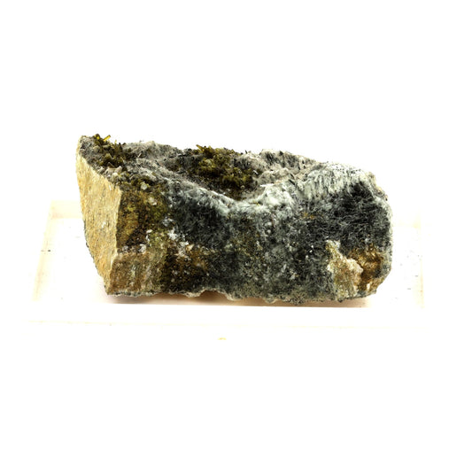 Epidote + Feldspath. 445.3 carats. Grischun (Grisons; Graubünden), Suisse