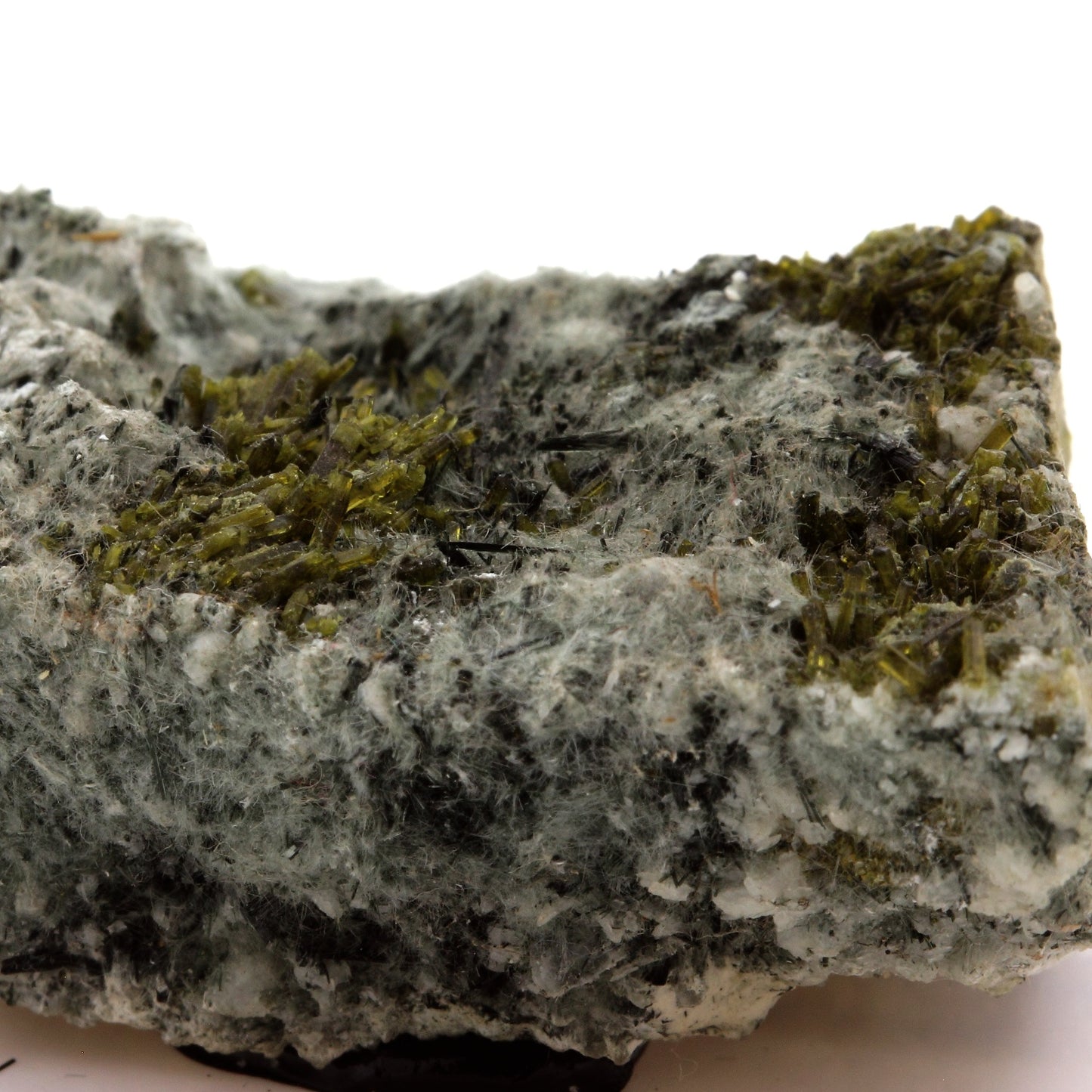 Epidote + Feldspath. 445.3 carats. Grischun (Grisons; Graubünden), Suisse