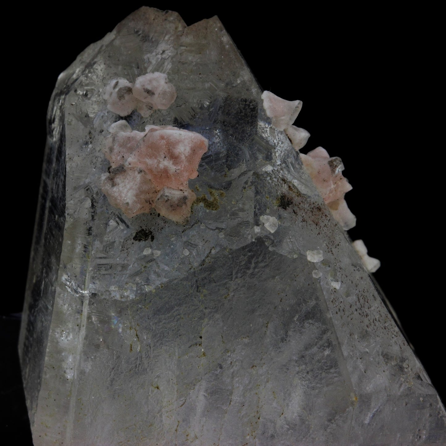 Fluorite rose + Quartz. 492.6 carats. Massif du Mont-Blanc, France