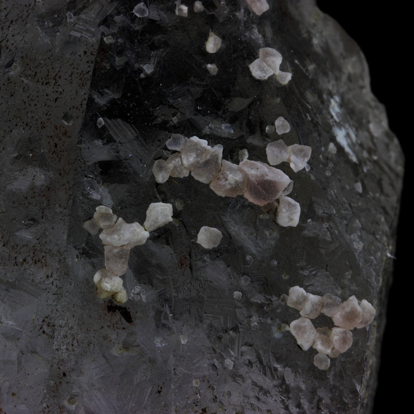 Fluorite rose + Quartz. 1095.0 carats. Massif du Mont-Blanc, France