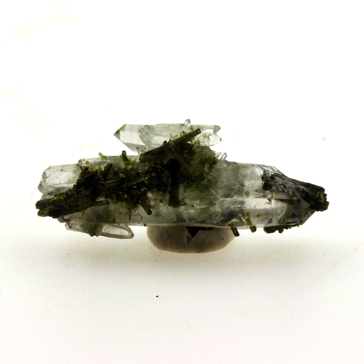 Epidote + Quartz. 9.57 carats. Cornillon, Bourg d'Oisans, France