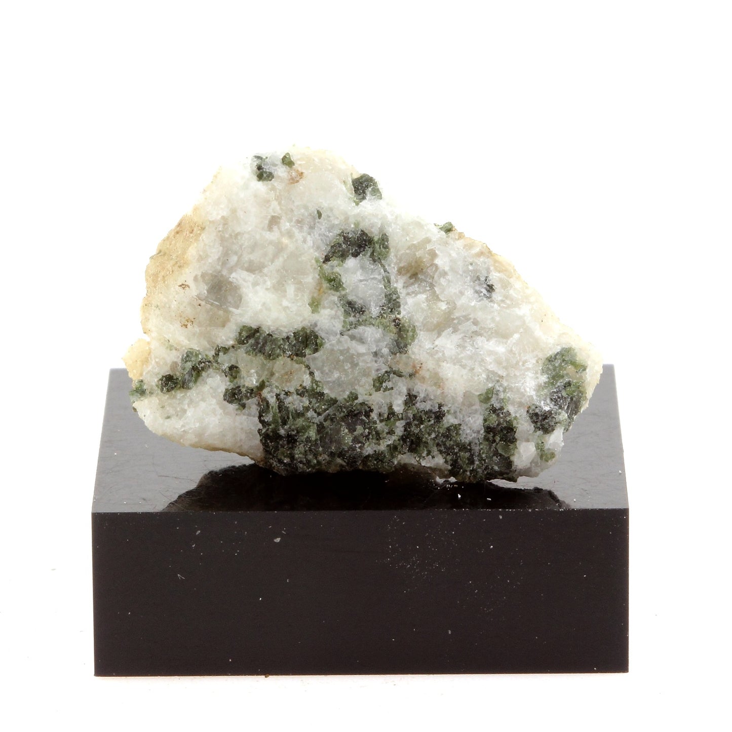 Apatite. 29.6 carats. Grenville, Québec, Canada