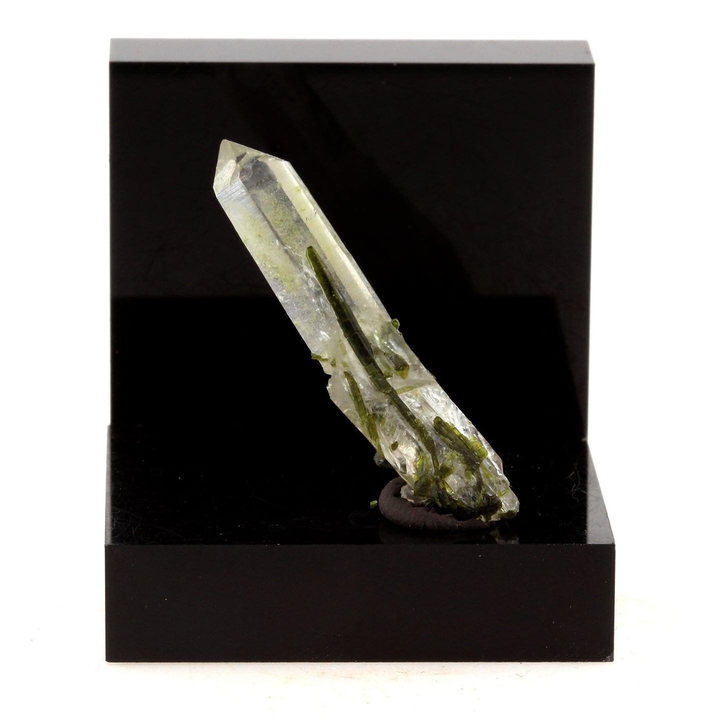 Epidote + Quartz. 15.20 carats. Cornillon, Bourg d'Oisans, France