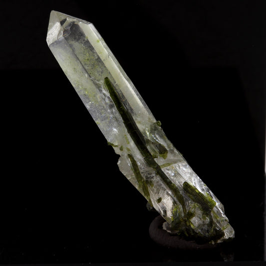 Epidote + Quartz. 15.20 carats. Cornillon, Bourg d'Oisans, France