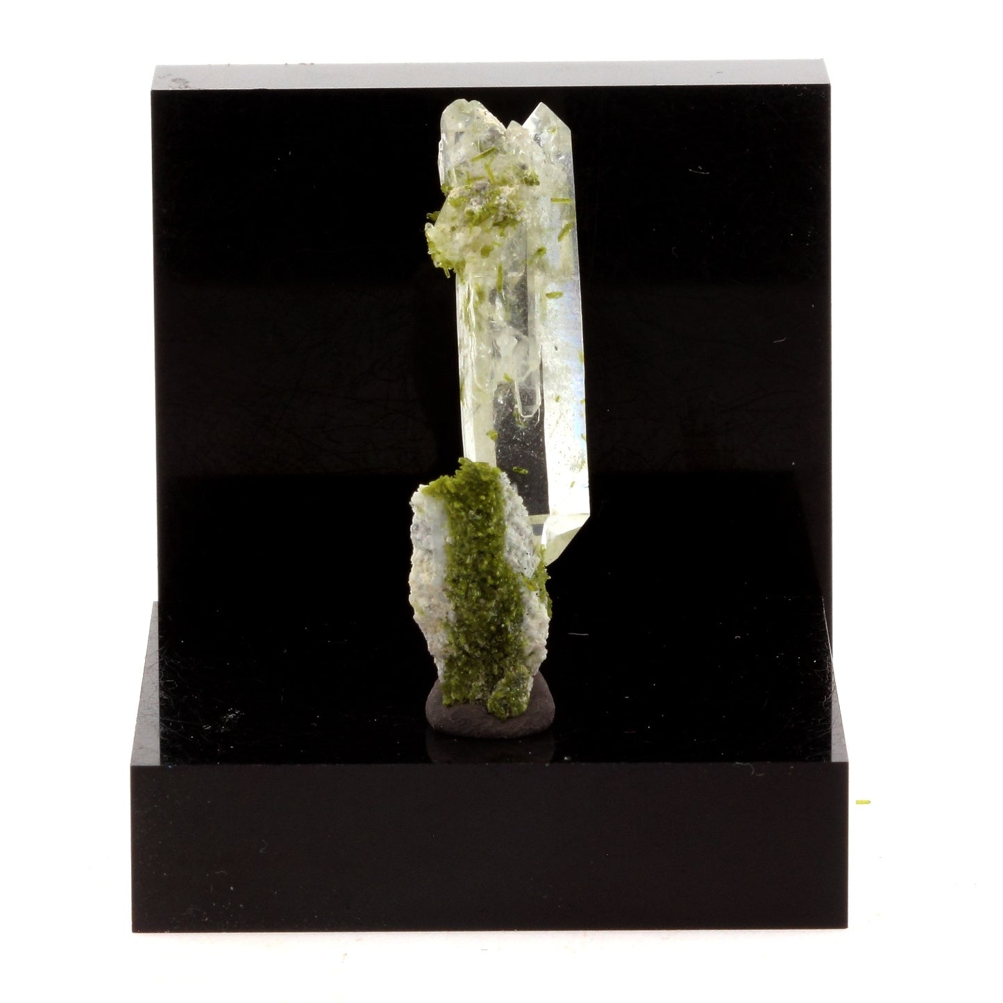 Epidote + Quartz. 13.51 carats. Cornillon, Bourg d'Oisans, France