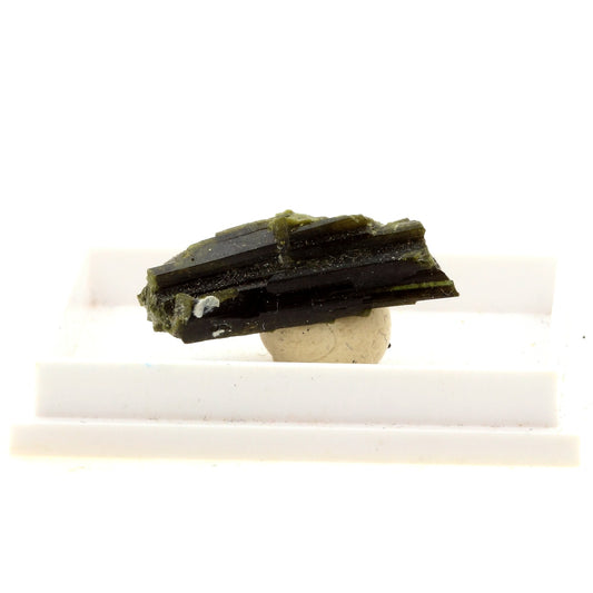 Epidote. 10.28 carats. Krimmler, Hohe Tauern, Autriche